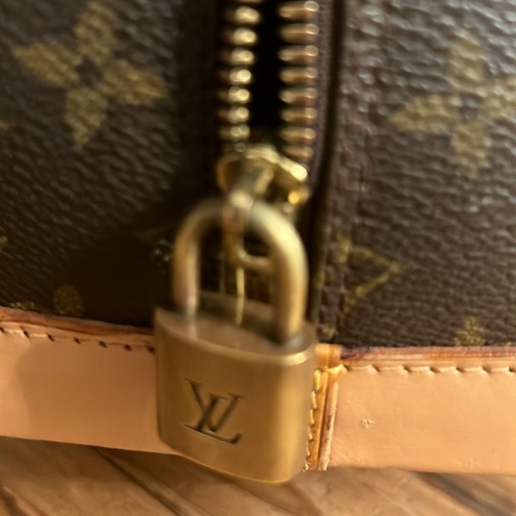 Vintage Louis Vuitton Monogram “Alma” Handbag Width 11x Base 6.5 x H 9” … - Picture 8 of 16